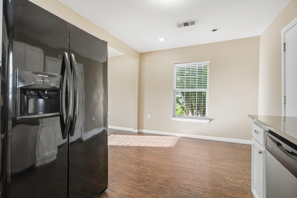 2102 N Galveston Avenue - Photo 6