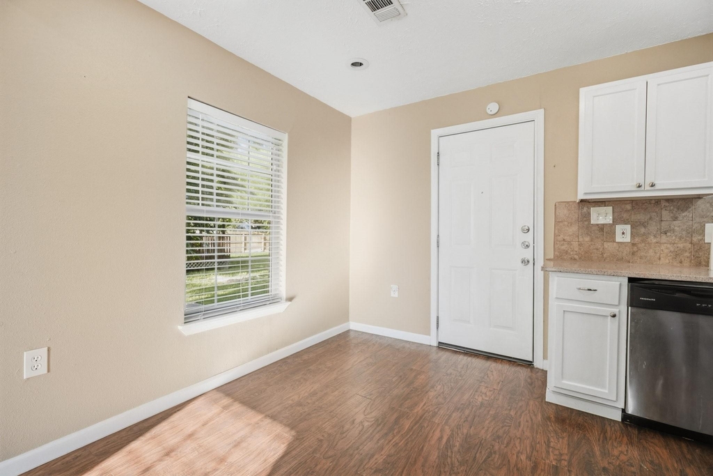 2102 N Galveston Avenue - Photo 1