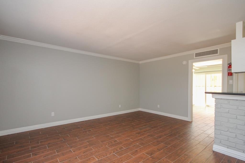 2011 Marshall Street - Photo 6