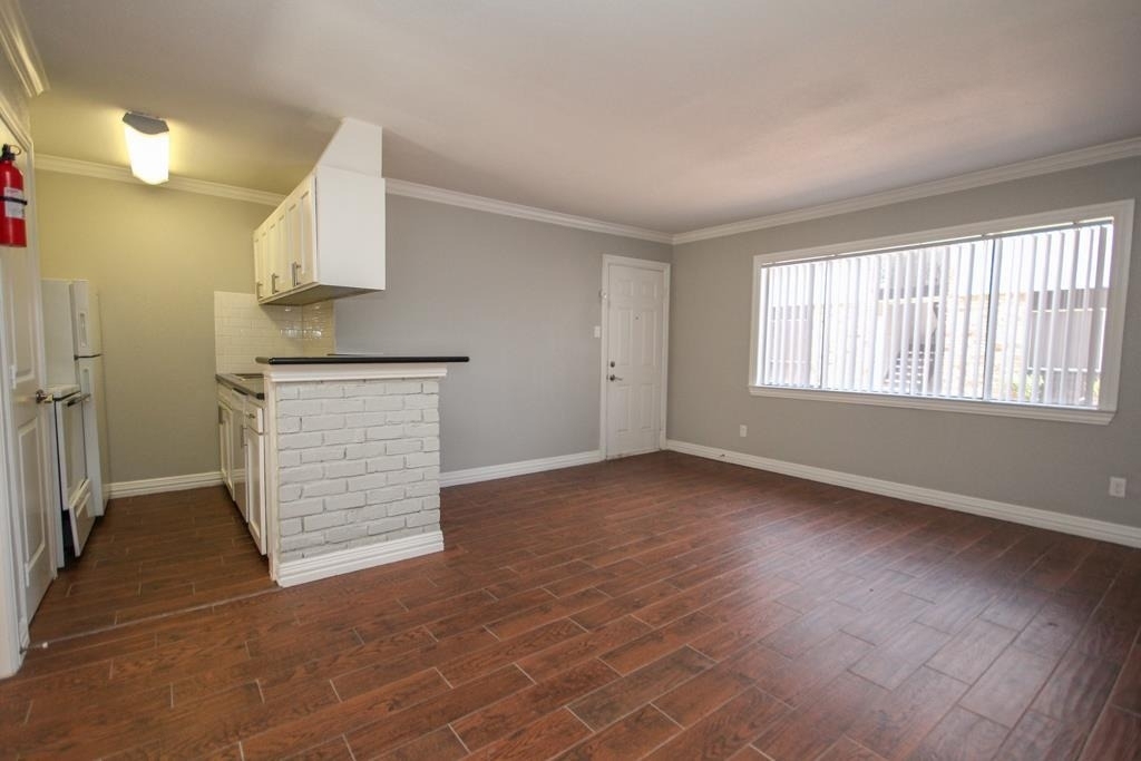2011 Marshall Street - Photo 8