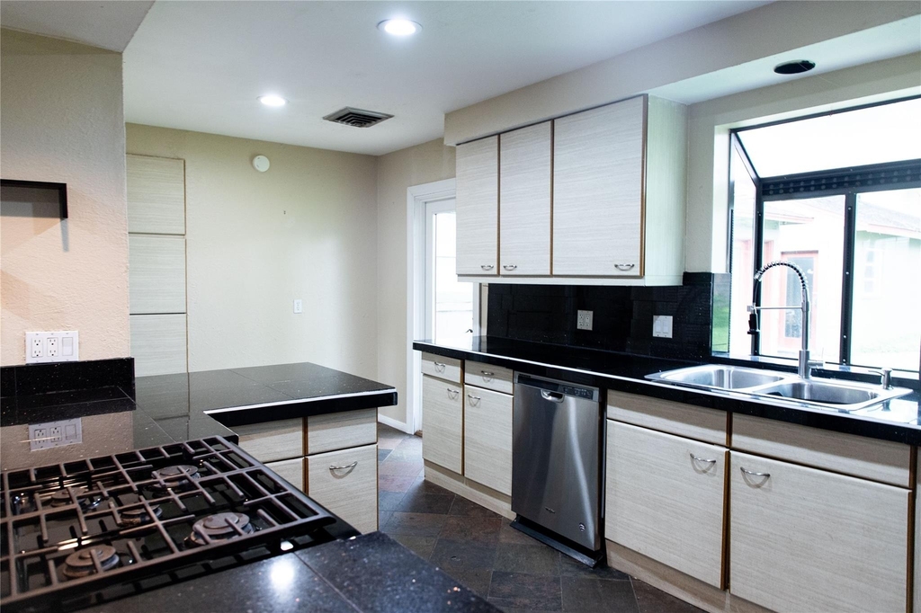 5564 Aspen Street - Photo 14