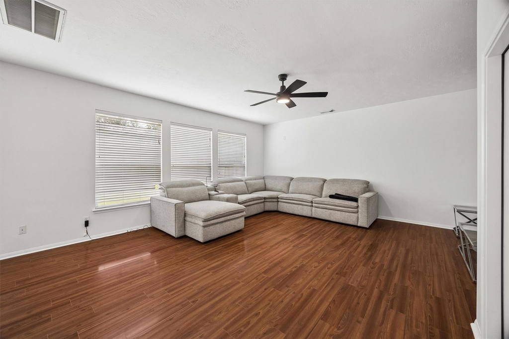 19202 Dickson Park Drive - Photo 3