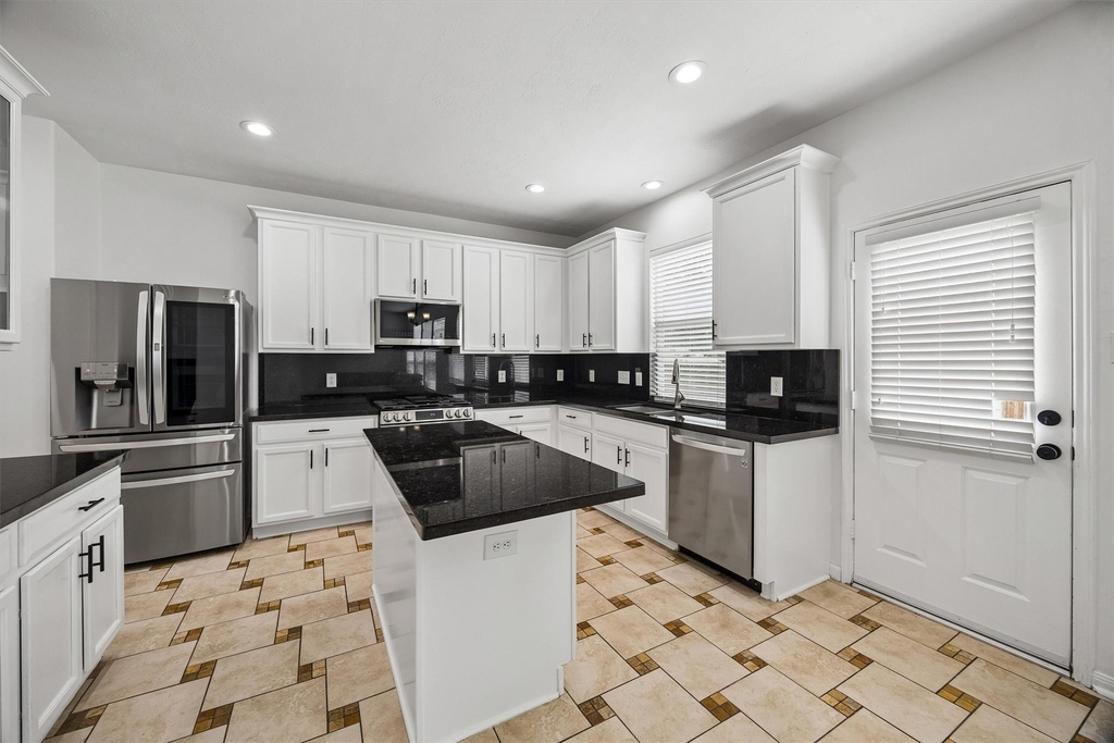 19202 Dickson Park Drive - Photo 2