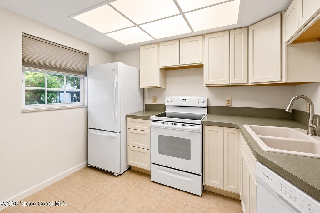 3118 Sir Hamilton Circle - Photo 4