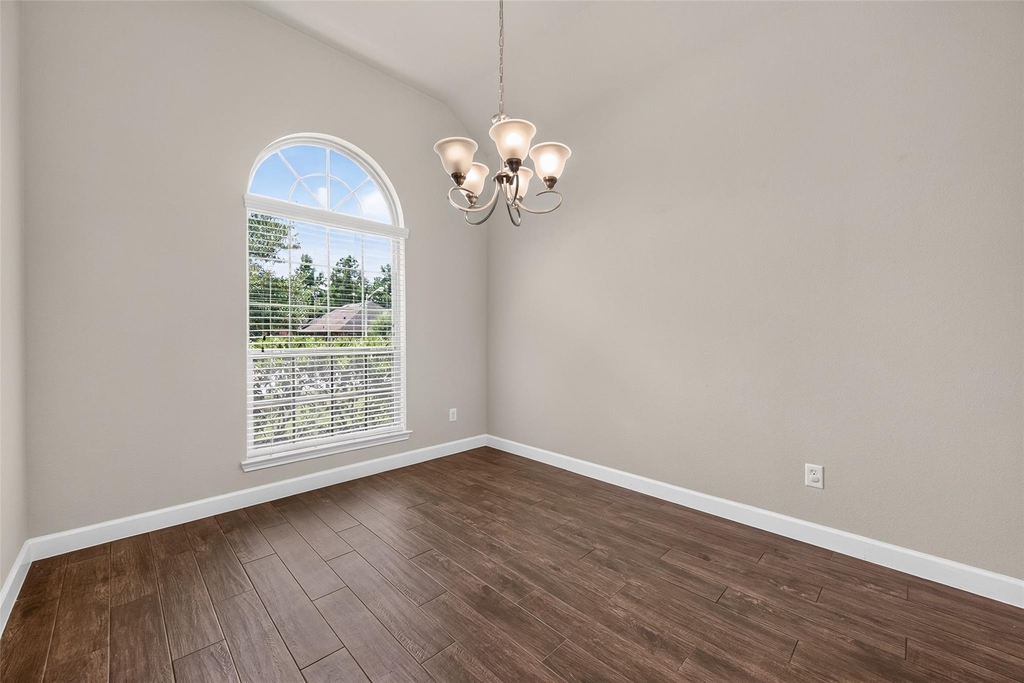 2438 Garden Falls Dr - Photo 8