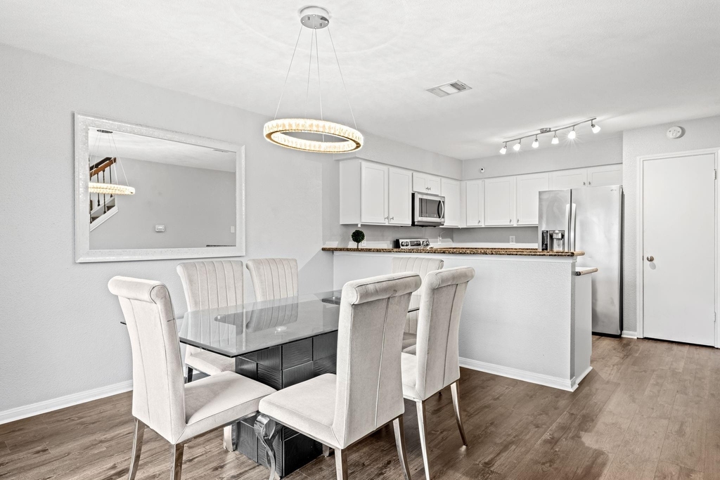 2211 S Kirkwood Road - Photo 2
