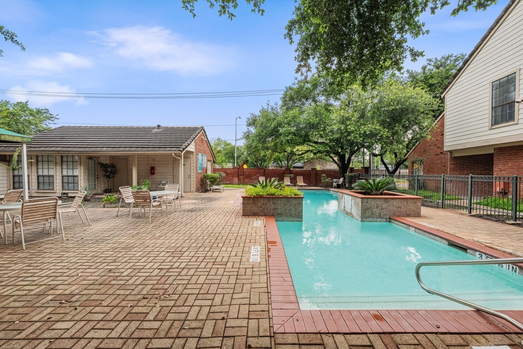 2211 S Kirkwood Road - Photo 15