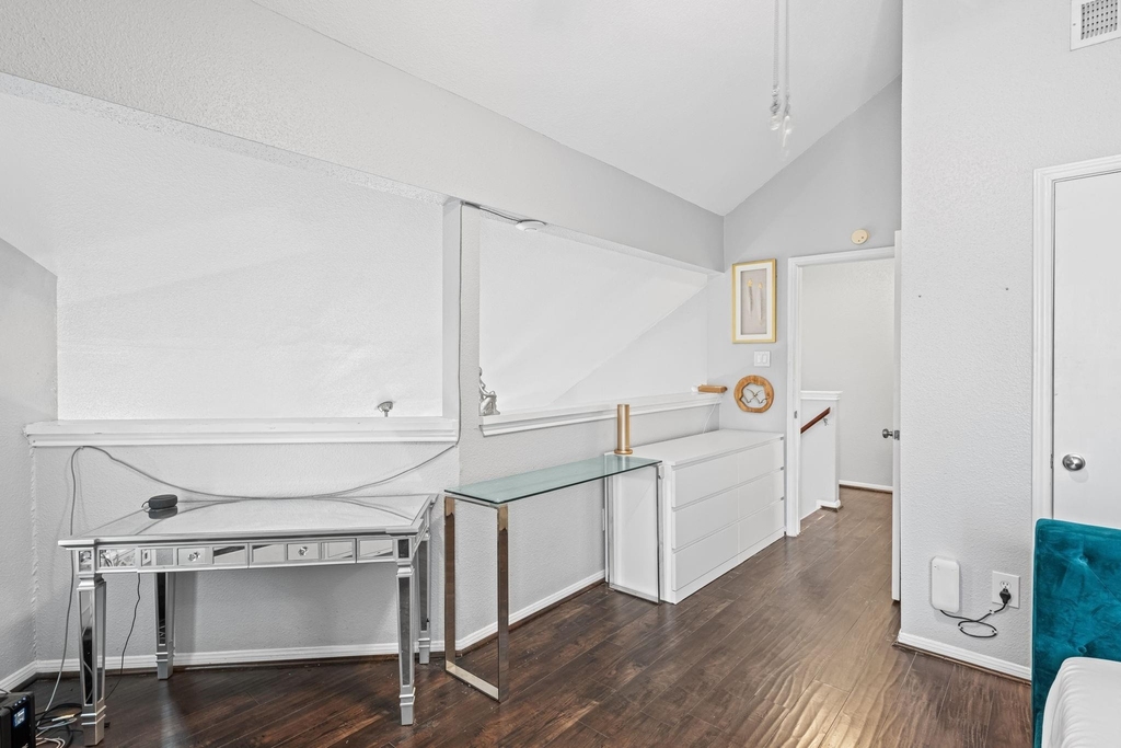 2211 S Kirkwood Road - Photo 13