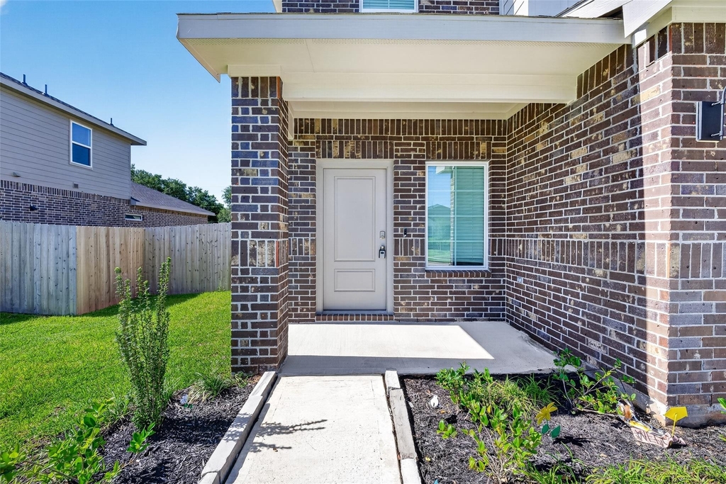 407 Robin Street - Photo 3