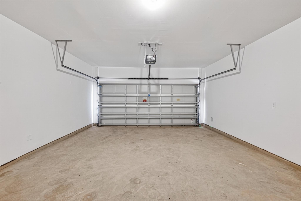 407 Robin Street - Photo 37