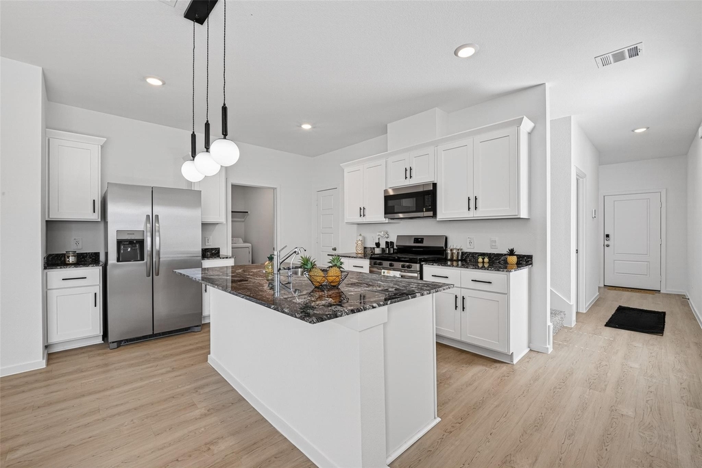 407 Robin Street - Photo 12