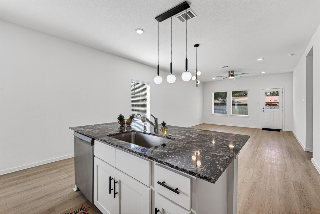 407 Robin Street - Photo 17