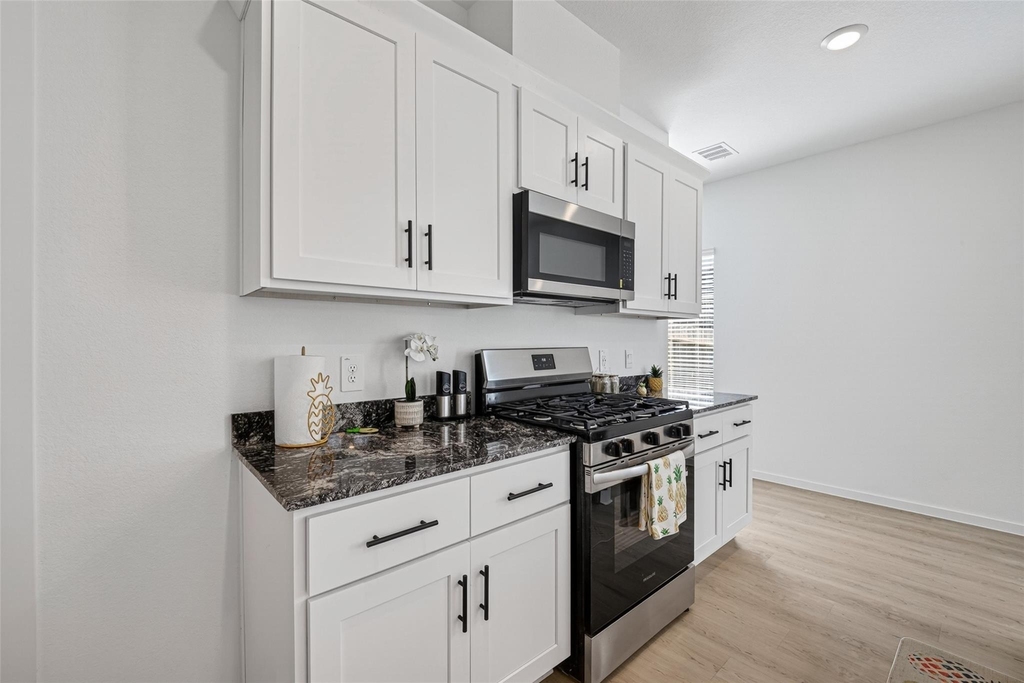 407 Robin Street - Photo 15