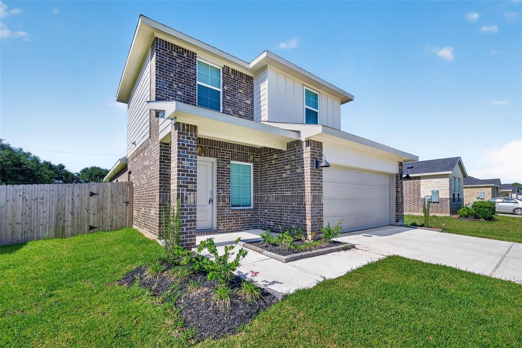 407 Robin Street - Photo 1