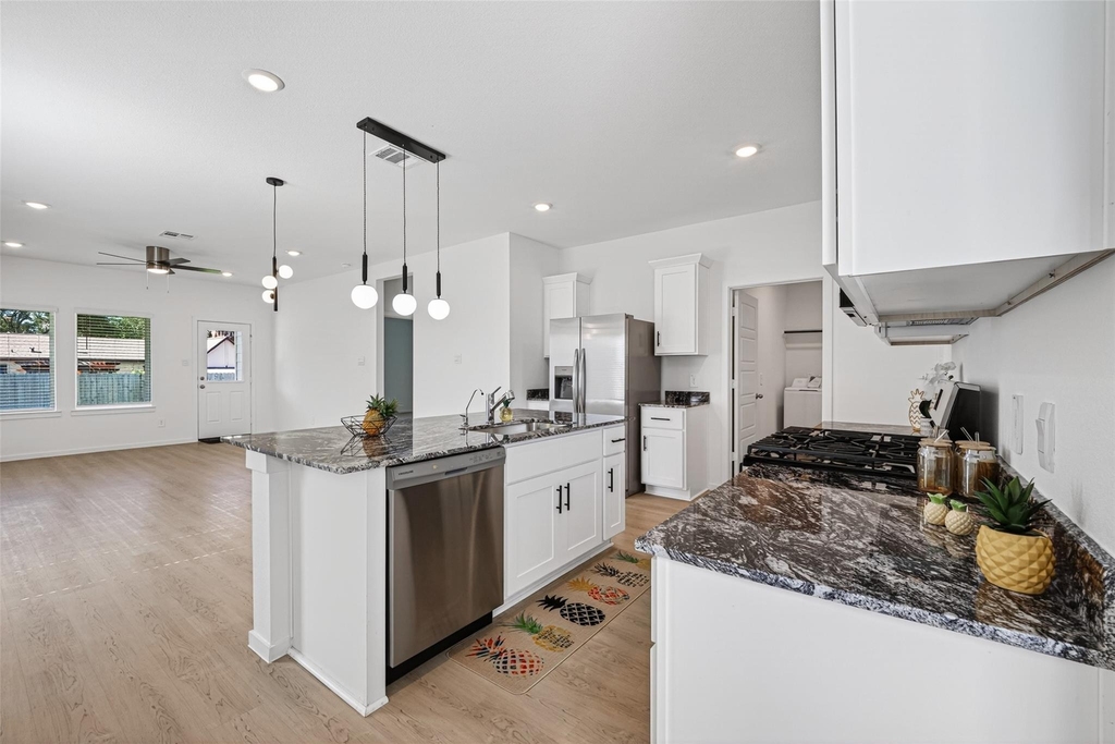 407 Robin Street - Photo 13