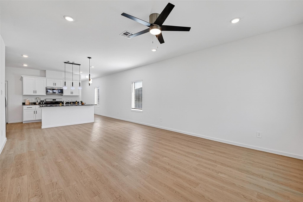 407 Robin Street - Photo 8