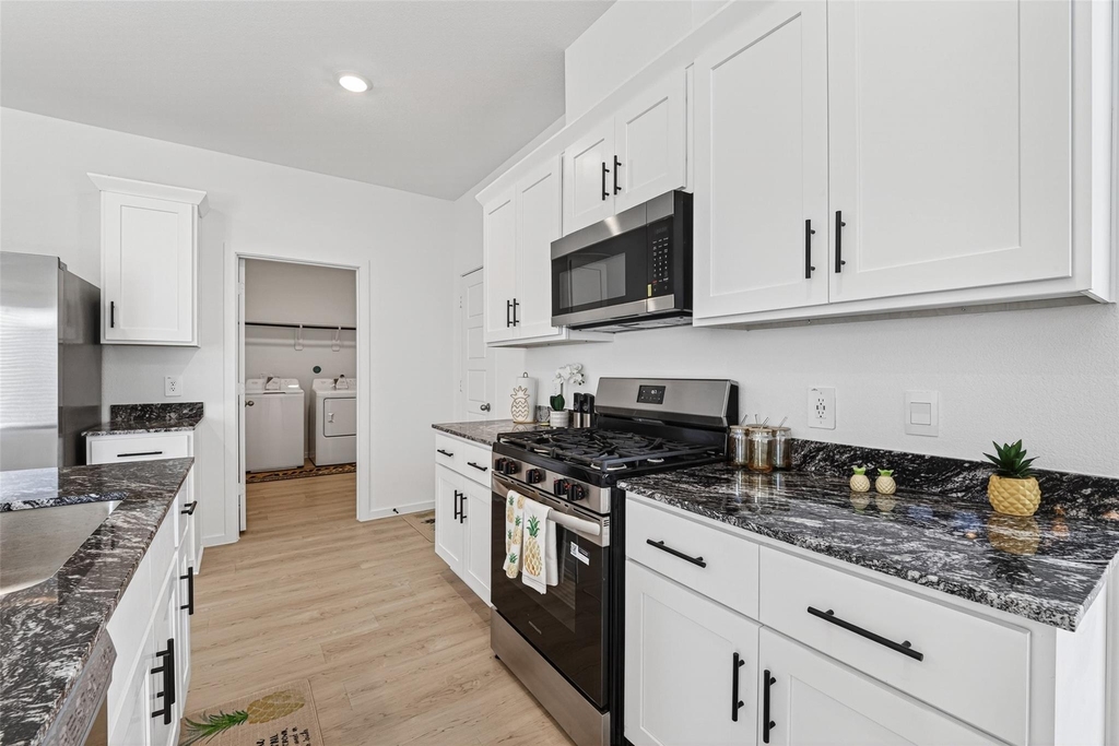 407 Robin Street - Photo 14