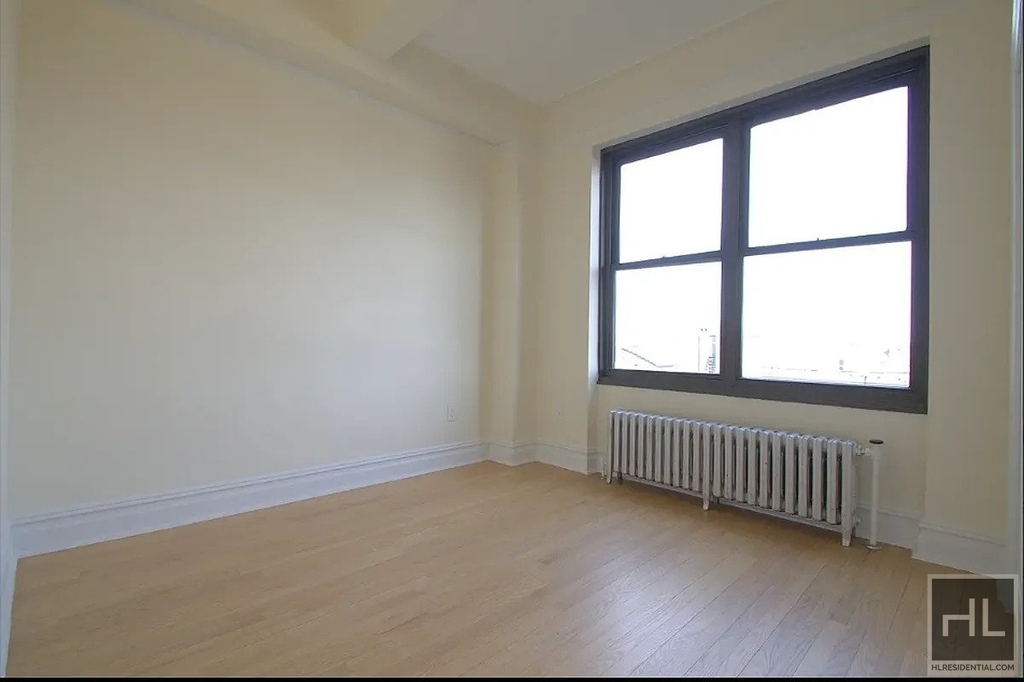 Second Avenue - Photo 2