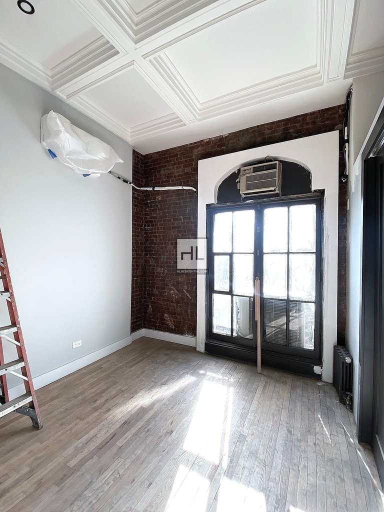 East 75th Street - Photo 1