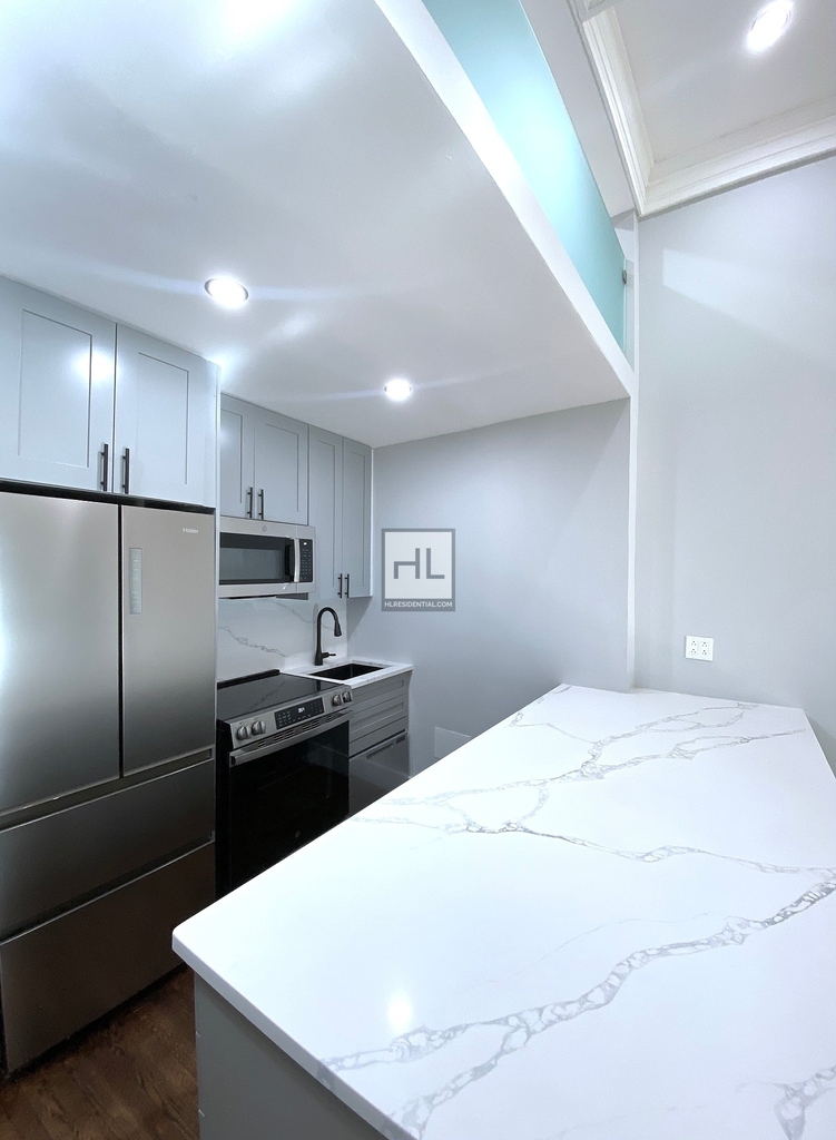 East 75th Street - Photo 2