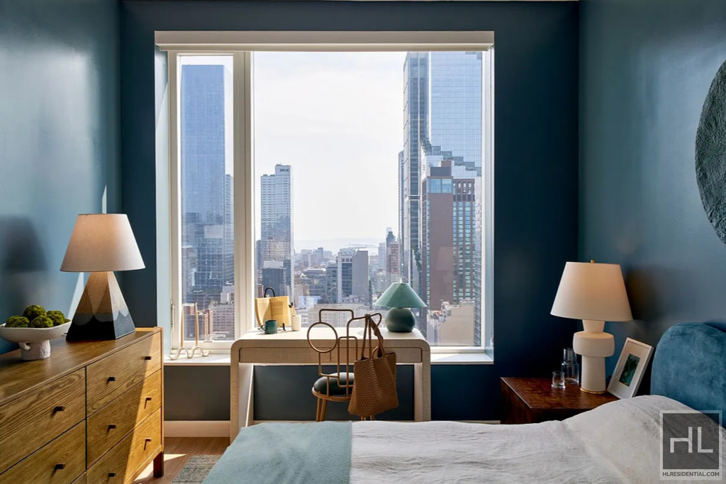 10th Avenue - Photo 1