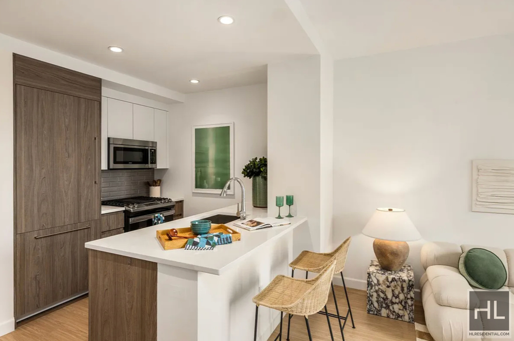 10th Avenue - Photo 2