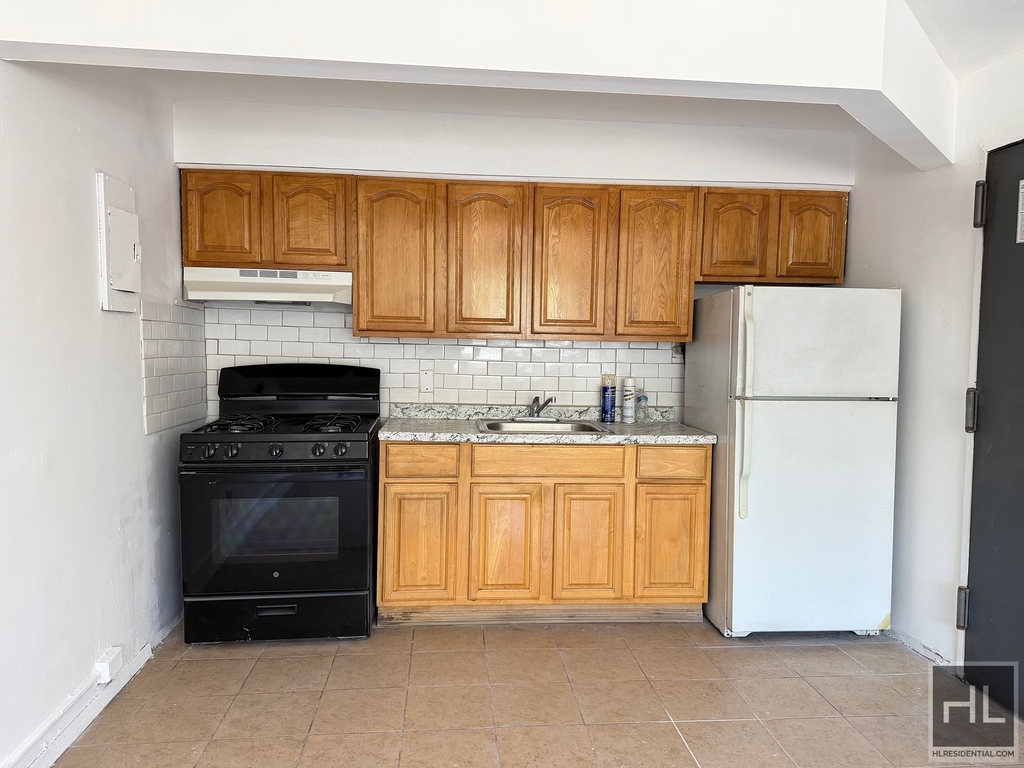 111 Street - Photo 2