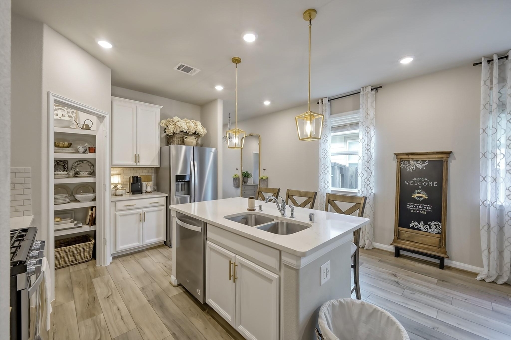 7099 Silverleaf Oak Street - Photo 5