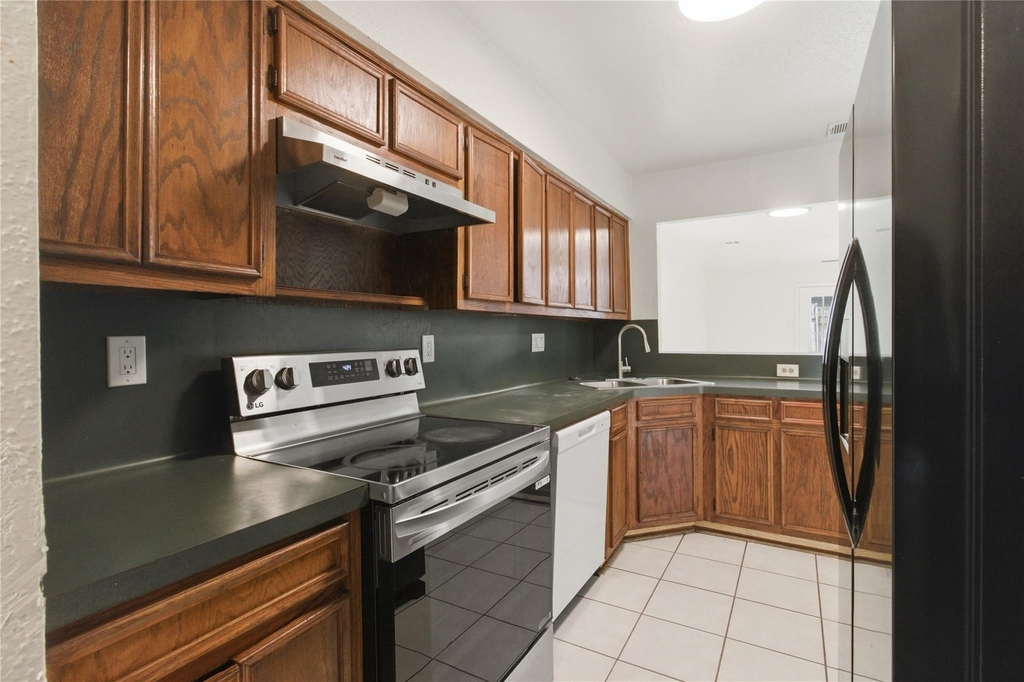 11000 Kinghurst Drive - Photo 5