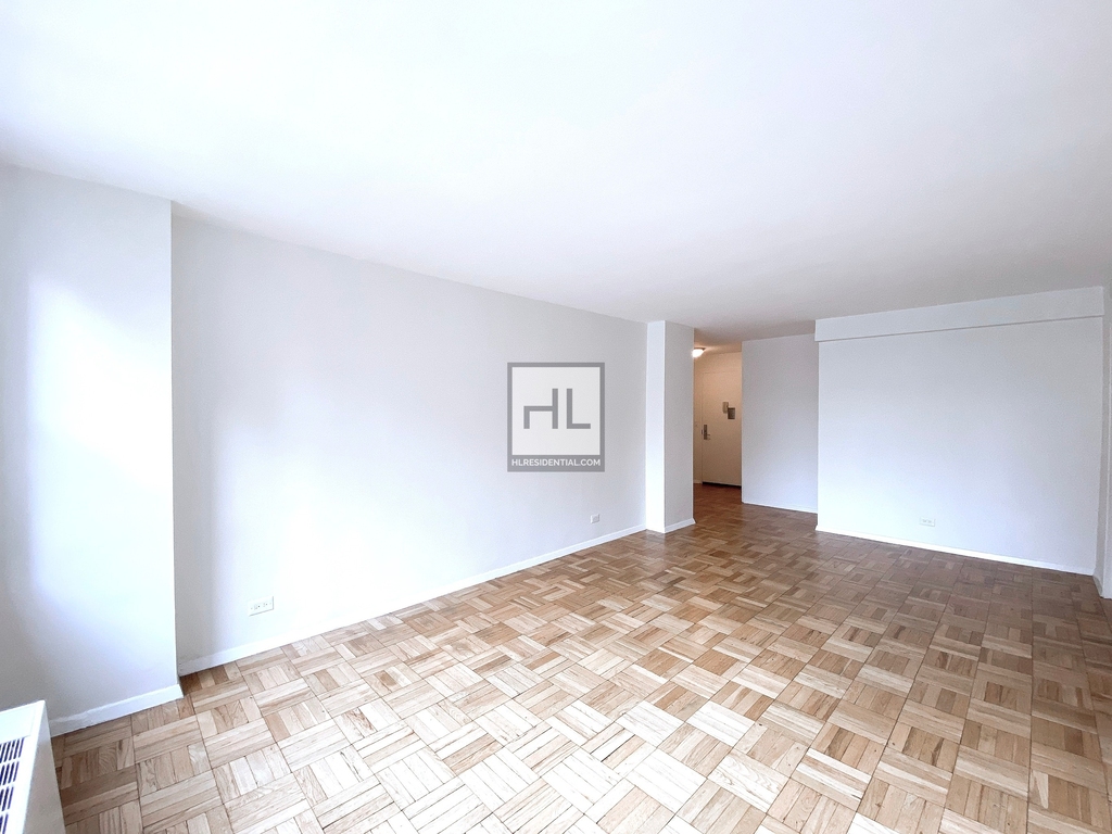 East 49th Street - Photo 0