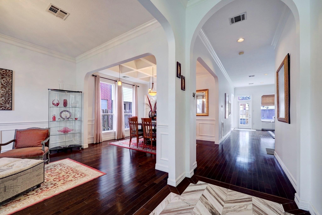 4402 Holt Street - Photo 2