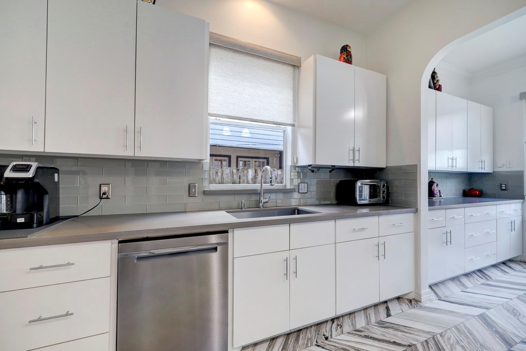 4402 Holt Street - Photo 10