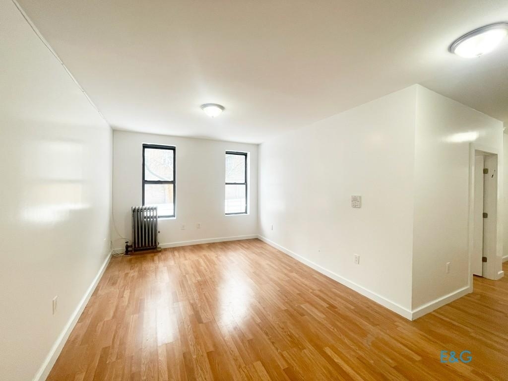 1 Bennett Avenue - Photo 2