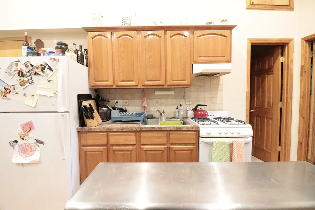215 Franklin Street - Photo 3