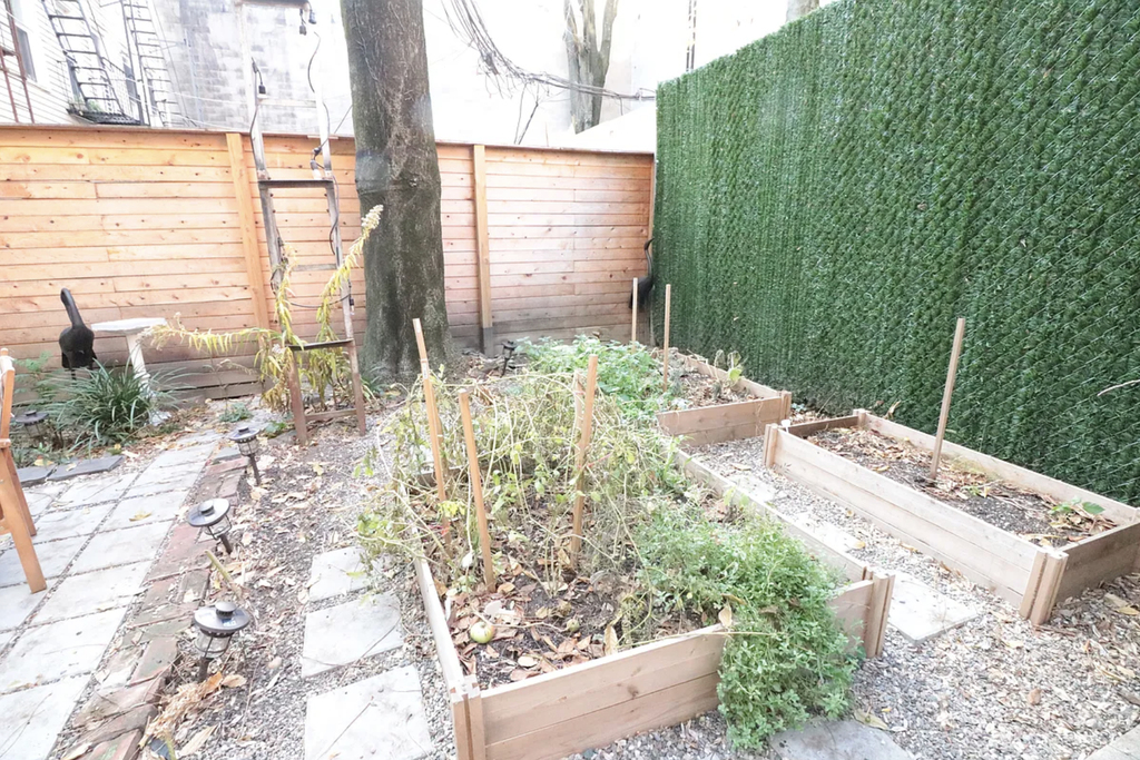 215 Franklin Street - Photo 9