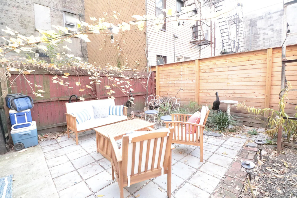 215 Franklin Street - Photo 7