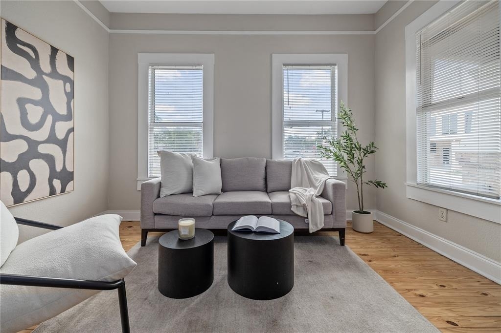 2506 1/2 E Columbus Drive - Photo 3