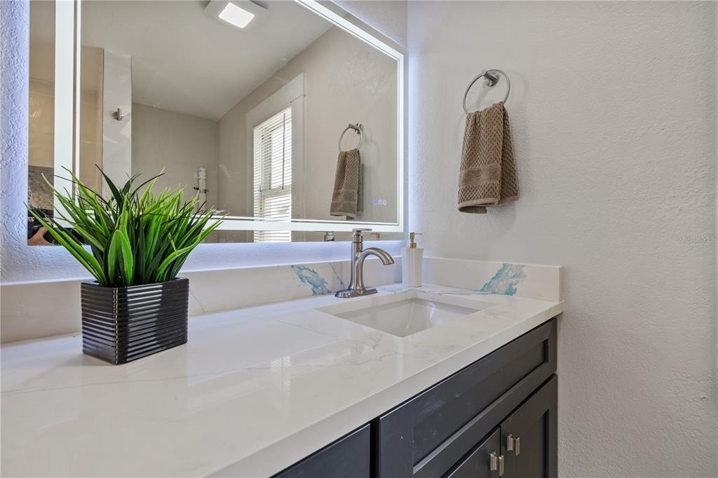 2506 1/2 E Columbus Drive - Photo 17