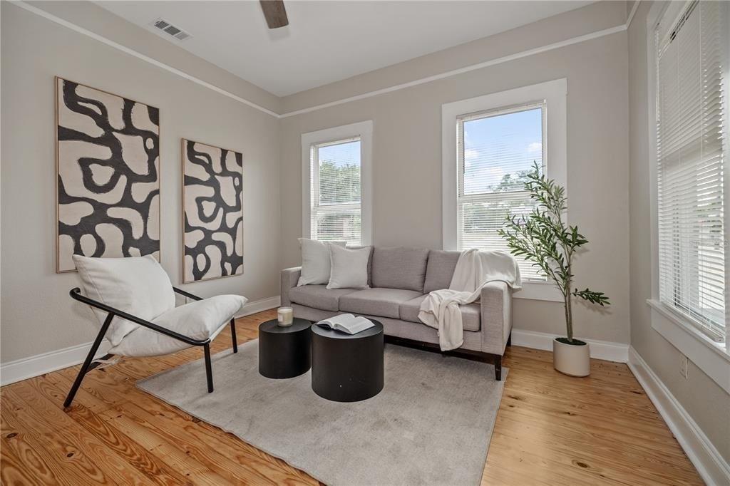 2506 1/2 E Columbus Drive - Photo 2