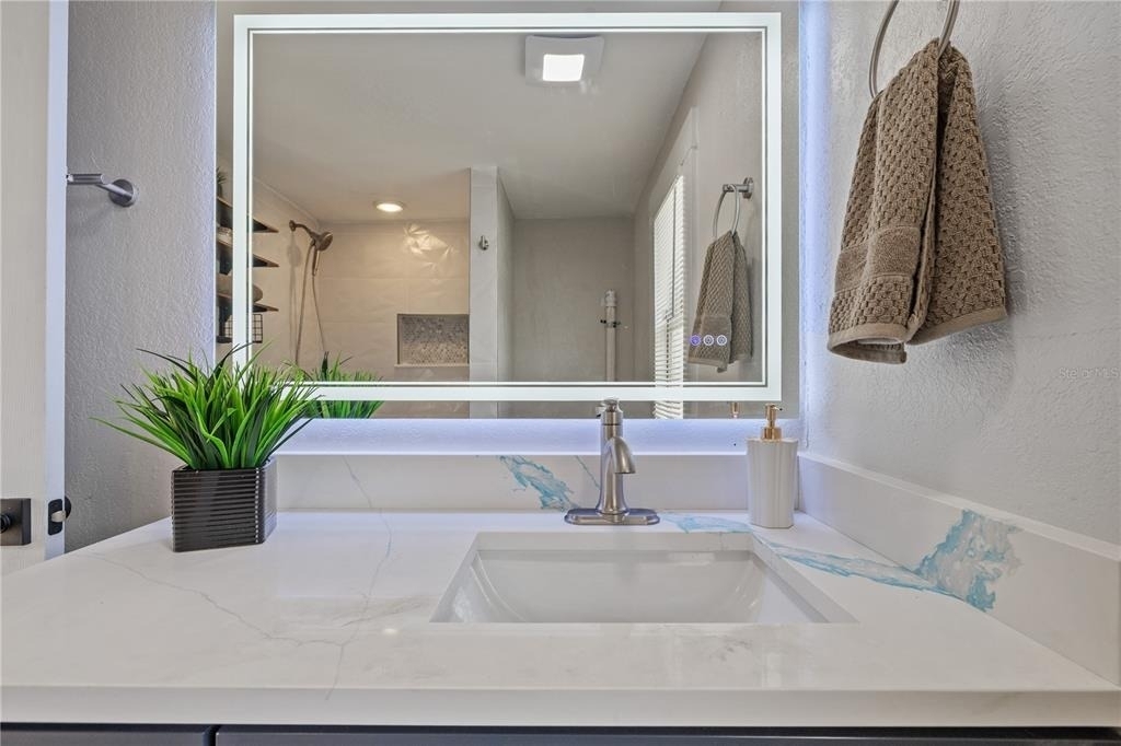 2506 1/2 E Columbus Drive - Photo 16