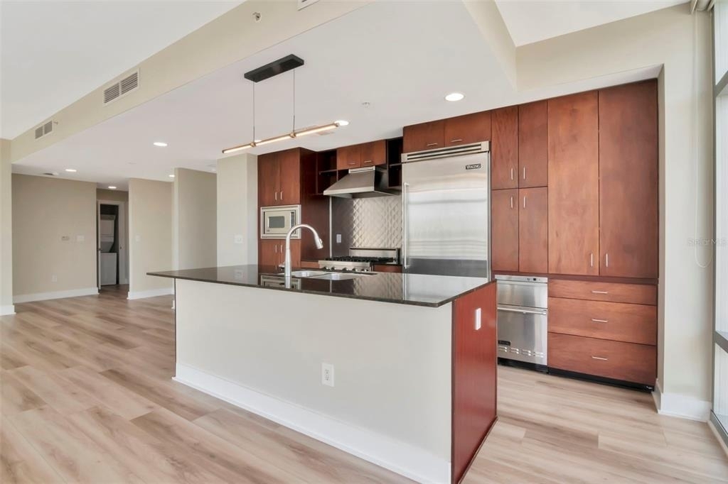 1208 E Kennedy Boulevard - Photo 7