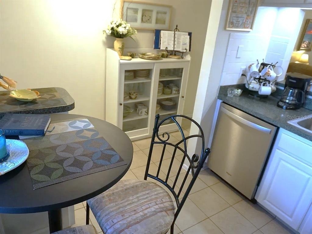 841 Patricia Avenue - Photo 3