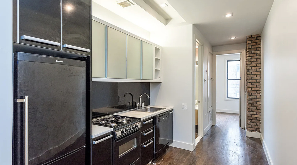179 Maujer Street - Photo 8