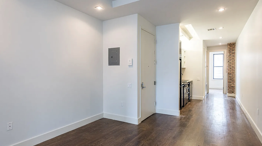 179 Maujer Street - Photo 1