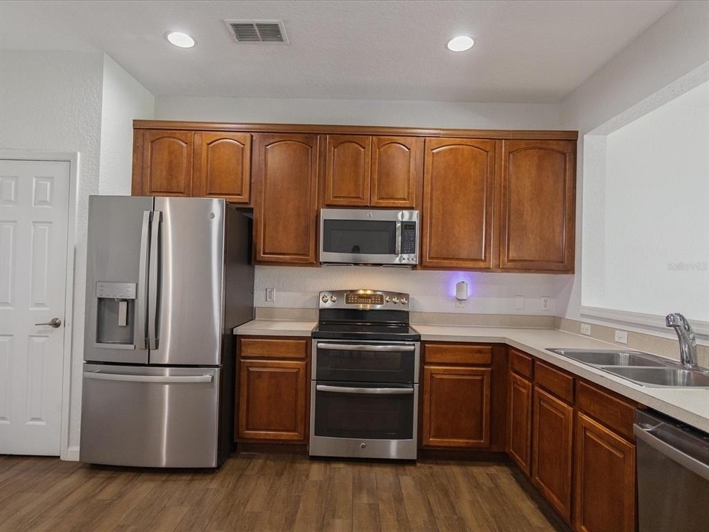 1055 Rock Harbor Avenue - Photo 4