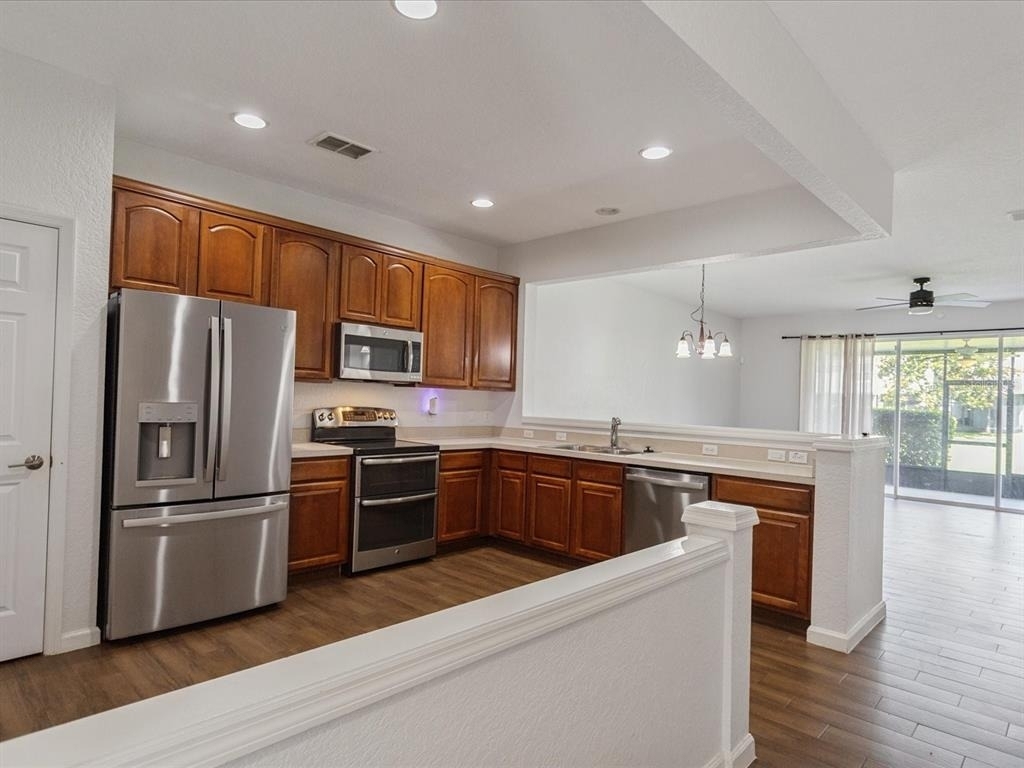 1055 Rock Harbor Avenue - Photo 3