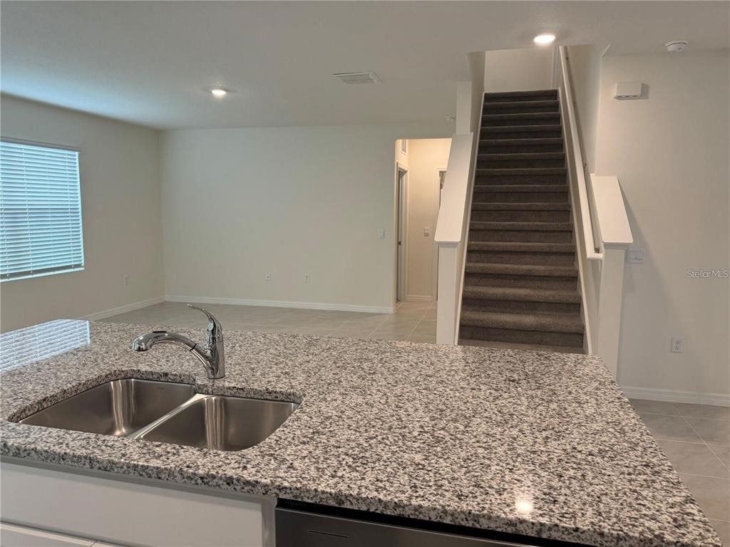 2572 Tulip Drive - Photo 3