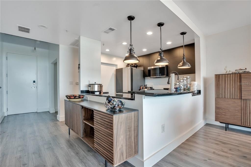 525 E Jackson Street - Photo 6