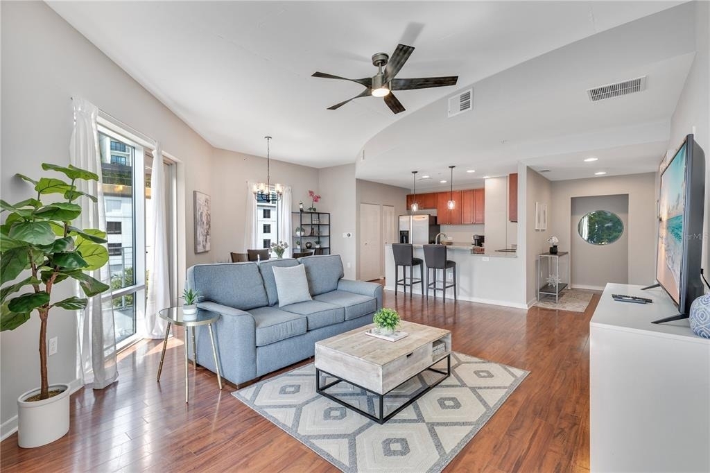 525 E Jackson Street - Photo 5