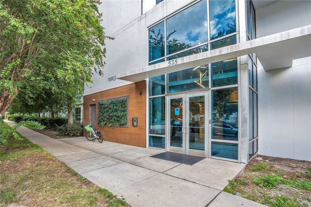 525 E Jackson Street - Photo 1